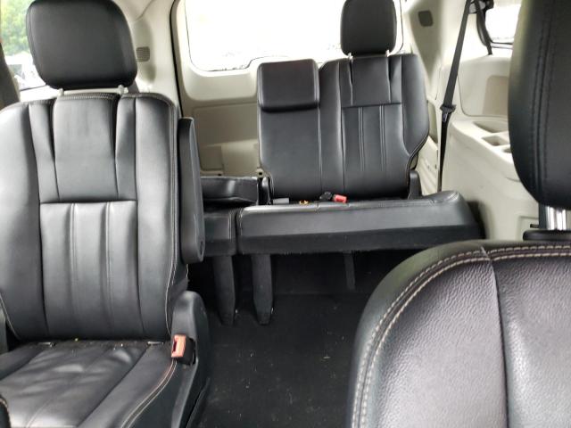 Photo 10 from auction – 2015 CHRYSLER TOWN & COU with VIN 2C4RC1BG3FR696351