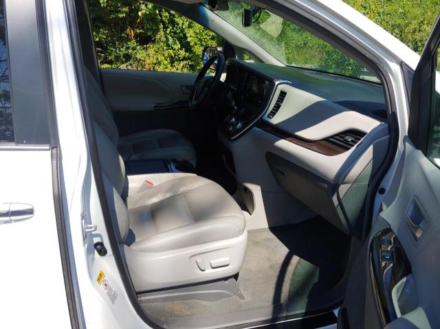 Photo 5 from auction – 2017 TOYOTA SIENNA XLE with VIN 5TDYZ3DC8HS856377