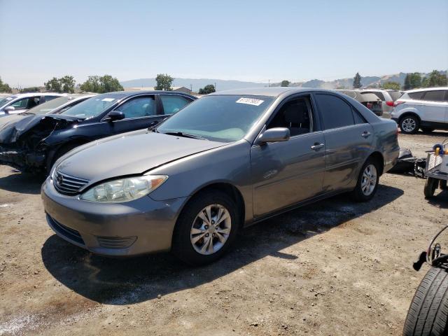 TOYOTA CAMRY LE 2005 with VIN 4T1BF30K95U617094 - Photo from auction