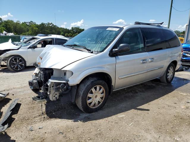 CHRYSLER TOWN & COU 2005 with VIN 2C4GP54L55R217374 - Photo from auction