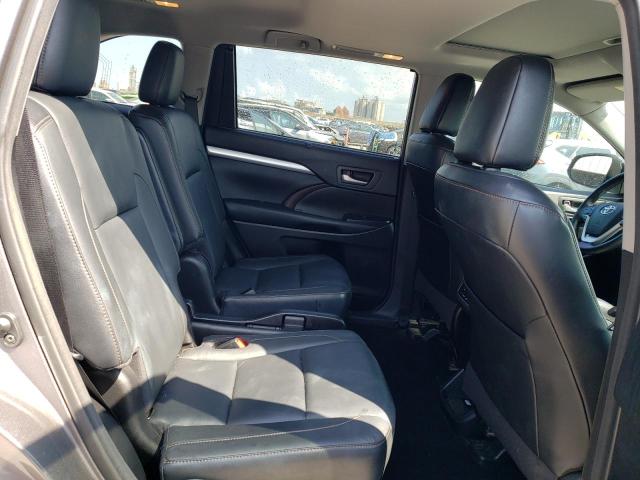 Фото 11 с аукциона – 2018 TOYOTA HIGHLANDER с VIN 5TDKZRFH1JS526894