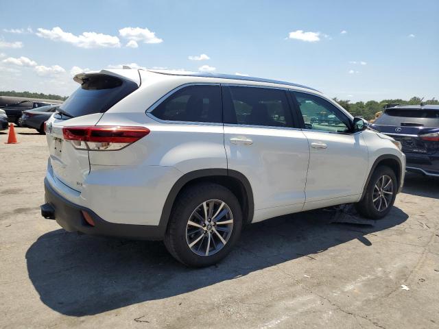 Photo 3 from auction – 2017 TOYOTA HIGHLANDER with VIN 5TDKZRFHXHS526256
