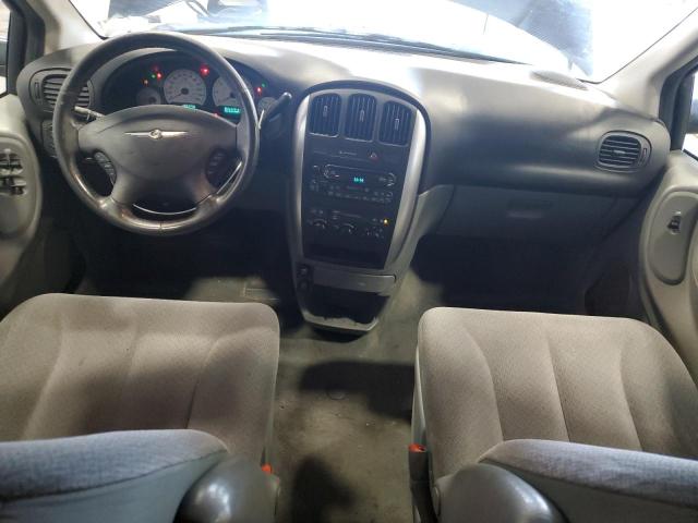 Photo 8 from auction – 2005 CHRYSLER TOWN & COU with VIN 2C8GP54L55R581745