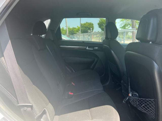 Photo 6 from auction – 2015 KIA SORENTO LX with VIN 5XYKTCA68FG606959