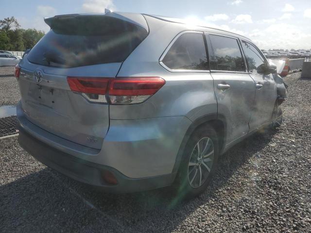 Photo 3 from auction – 2017 TOYOTA HIGHLANDER with VIN 5TDKZRFH6HS523886