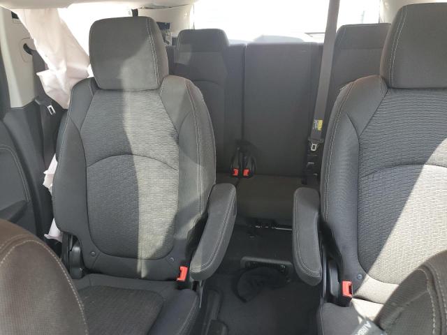 Photo 10 from auction – 2017 CHEVROLET TRAVERSE L with VIN 1GNKRGKD1HJ129126