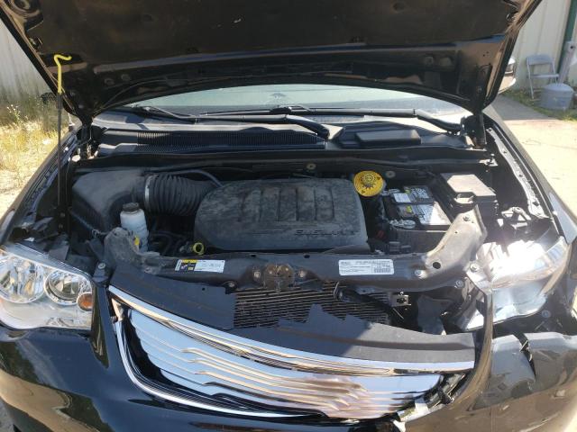 Photo 12 from auction – 2015 CHRYSLER TOWN & COU with VIN 2C4RC1CG8FR697235