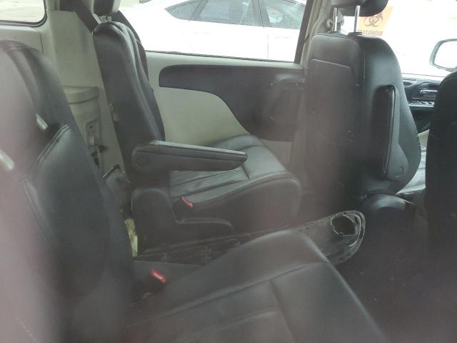 Photo 11 from auction – 2016 CHRYSLER TOWN & COU with VIN 2C4RC1BG1GR206510
