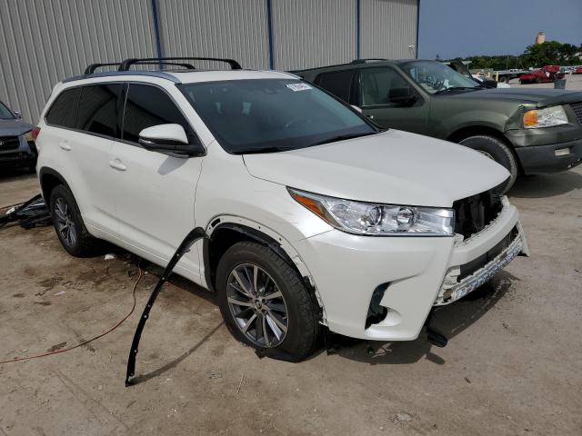 Photo 4 from auction – 2018 TOYOTA HIGHLANDER with VIN 5TDKZRFH3JS546497