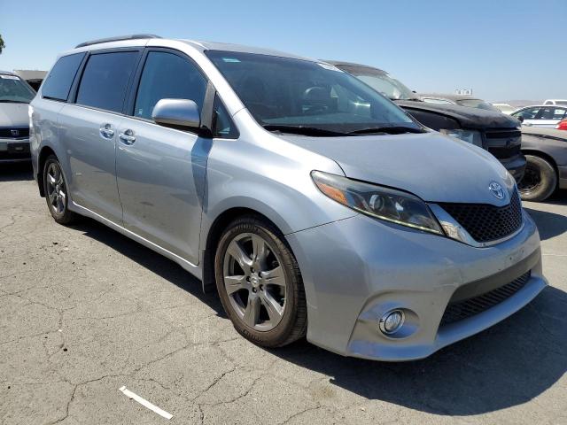 Photo 4 from auction – 2017 TOYOTA SIENNA SE with VIN 5TDXZ3DC7HS868516