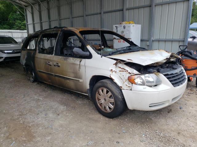 Photo 4 from auction – 2005 CHRYSLER TOWN & COU with VIN 2C4GP54L15R586930