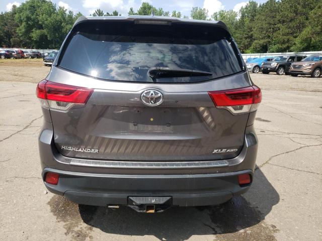 Photo 6 from auction – 2018 TOYOTA HIGHLANDER with VIN 5TDJZRFH2JS524387