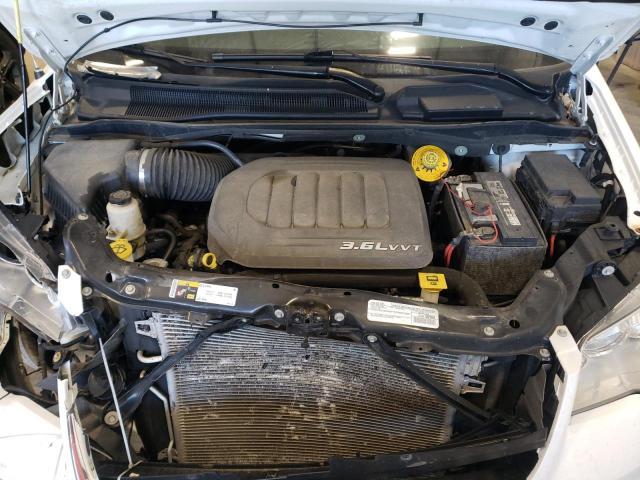 Photo 12 from auction – 2016 CHRYSLER TOWN & COU with VIN 2C4RC1CG3GR119013