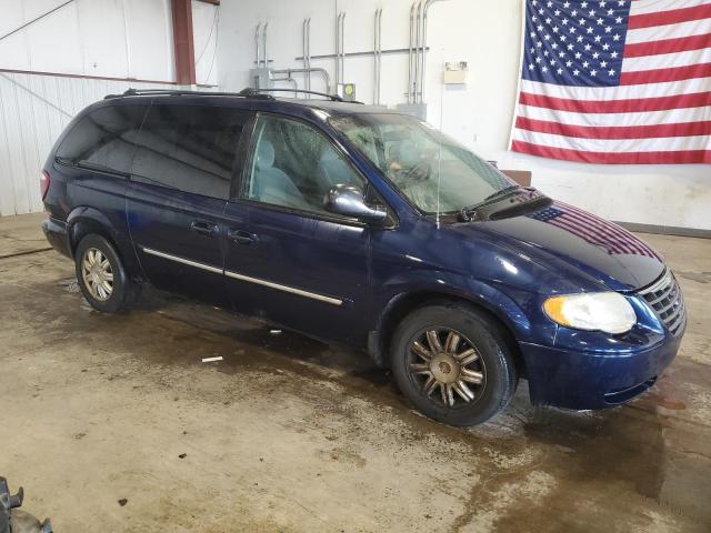 Photo 4 from auction – 2005 CHRYSLER TOWN & COU with VIN 2C8GP54L55R581745