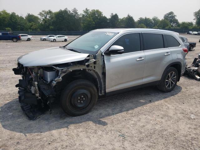 TOYOTA HIGHLANDER 2019 with VIN 5TDKZRFH1KS550520 - Photo from auction