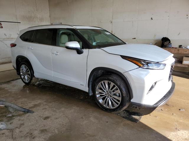 Photo 4 from auction – 2022 TOYOTA HIGHLANDER with VIN 5TDEBRCH6NS096615