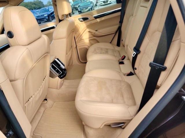 Photo 6 from auction – 2017 PORSCHE CAYENNE with VIN WP1AA2A21HKA85958