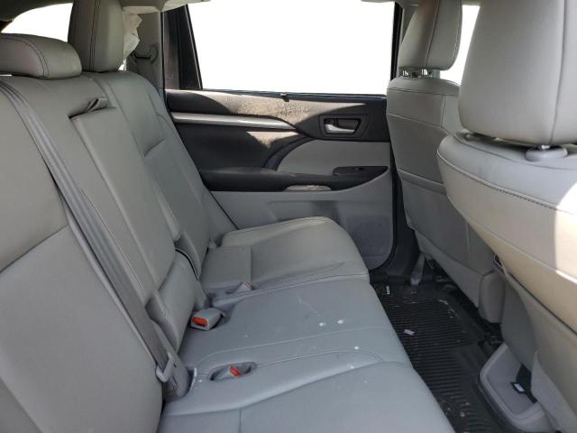 Photo 11 from auction – 2018 TOYOTA HIGHLANDER with VIN 5TDJZRFHXJS532978