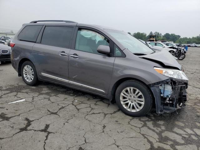 Photo 4 from auction – 2017 TOYOTA SIENNA XLE with VIN 5TDYZ3DC4HS836496