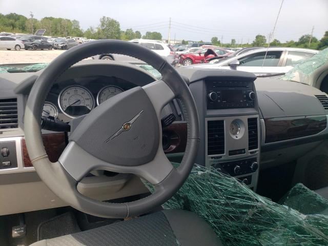 Photo 8 from auction – 2010 CHRYSLER TOWN & COU with VIN 2A4RR5D1XAR142385