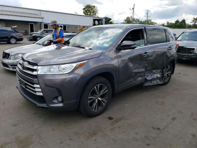 TOYOTA HIGHLANDER 2017 with VIN 5TDBZRFH1HS430872 - Photo from auction