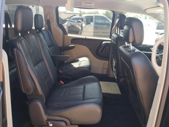 Photo 11 from auction – 2015 CHRYSLER TOWN & COU with VIN 2C4RC1CG8FR697235