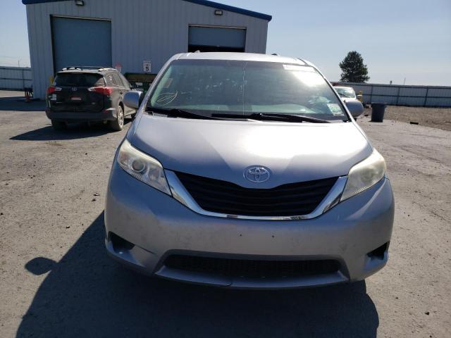 Photo 5 from auction – 2013 TOYOTA SIENNA LE with VIN 5TDKK3DC1DS296397
