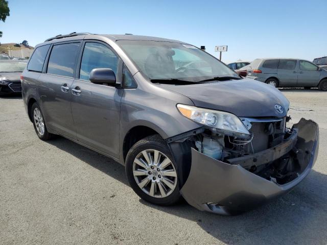 Photo 4 from auction – 2011 TOYOTA SIENNA XLE with VIN 5TDDK3DC2BS023572