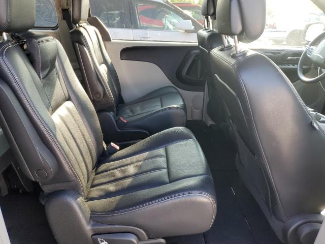 Photo 11 from auction – 2014 CHRYSLER TOWN & COU with VIN 2C4RC1BG4ER208796