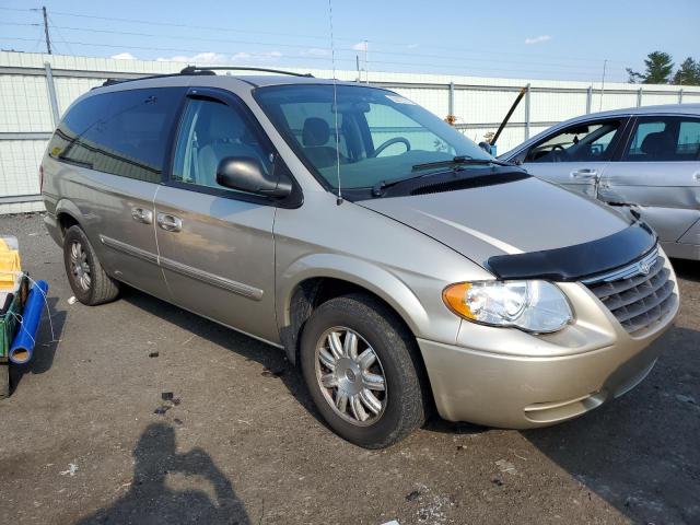 Photo 4 from auction – 2005 CHRYSLER TOWN & COU with VIN 2C8GP54L95R460135