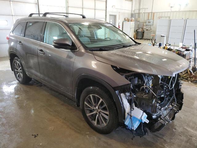Photo 4 from auction – 2017 TOYOTA HIGHLANDER with VIN 5TDJZRFH0HS430468