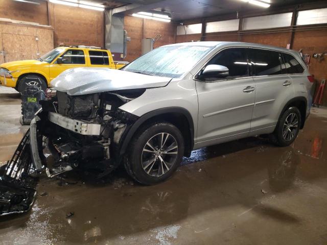 TOYOTA HIGHLANDER 2018 with VIN 5TDBZRFH8JS882033 - Photo from auction