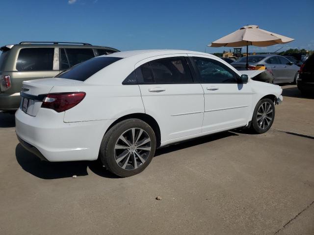 Photo 3 from auction – 2012 CHRYSLER 200 LX with VIN 1C3CCBAB3CN214198