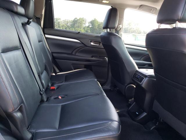 Photo 11 from auction – 2018 TOYOTA HIGHLANDER with VIN 5TDKZRFH3JS243512