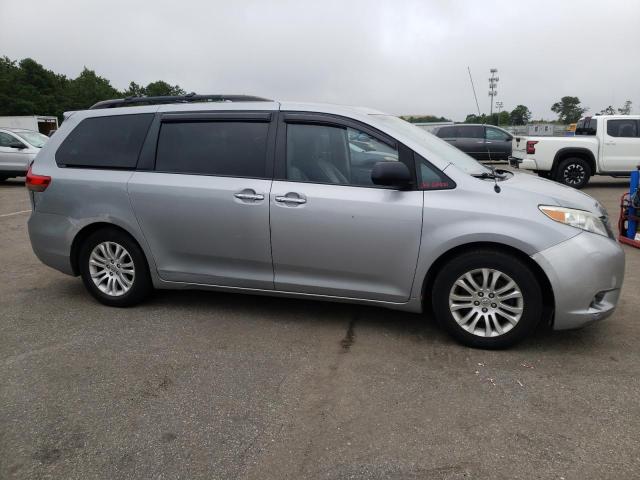 Photo 4 from auction – 2013 TOYOTA SIENNA XLE with VIN 5TDYK3DC8DS317756