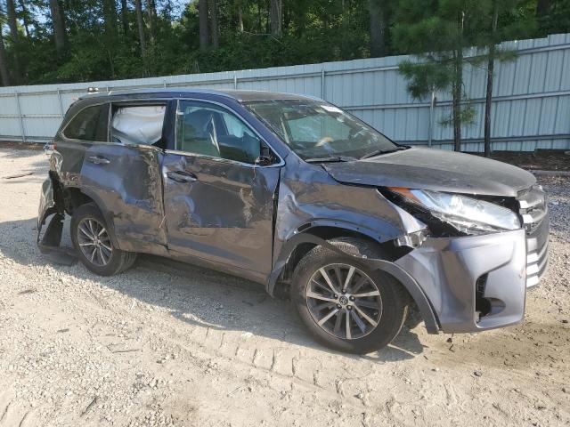 Photo 4 from auction – 2018 TOYOTA HIGHLANDER with VIN 5TDKZRFH7JS532702