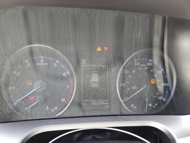 Photo 9 from auction – 2018 TOYOTA RAV4 LE with VIN JTMZFREV8JJ166180
