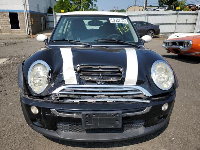Photo 5 from auction – 2005 MINI COOPER S with VIN WMWRE33525TG99431