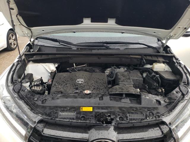 Photo 11 from auction – 2018 TOYOTA HIGHLANDER with VIN 5TDJZRFH1JS548681