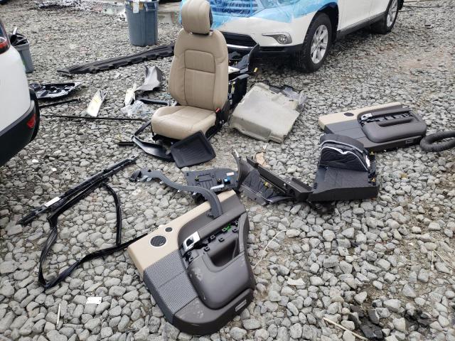 Photo 13 from auction – 2022 LAND ROVER RANGE ROVE with VIN SALWG2SUXNA231354