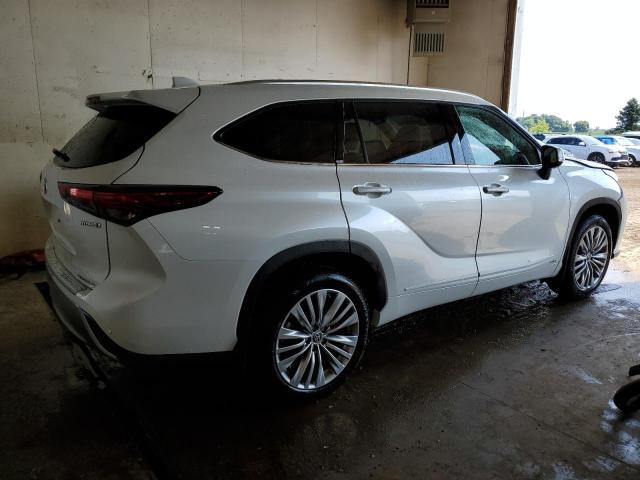 Photo 3 from auction – 2022 TOYOTA HIGHLANDER with VIN 5TDEBRCH6NS096615