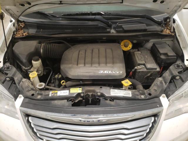 Photo 12 from auction – 2016 CHRYSLER TOWN & COU with VIN 2C4RC1BGXGR186905