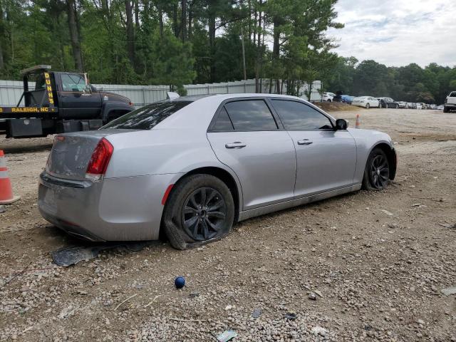 Photo 3 from auction – 2015 CHRYSLER 300 LIMITE with VIN 2C3CCAAG1FH929631