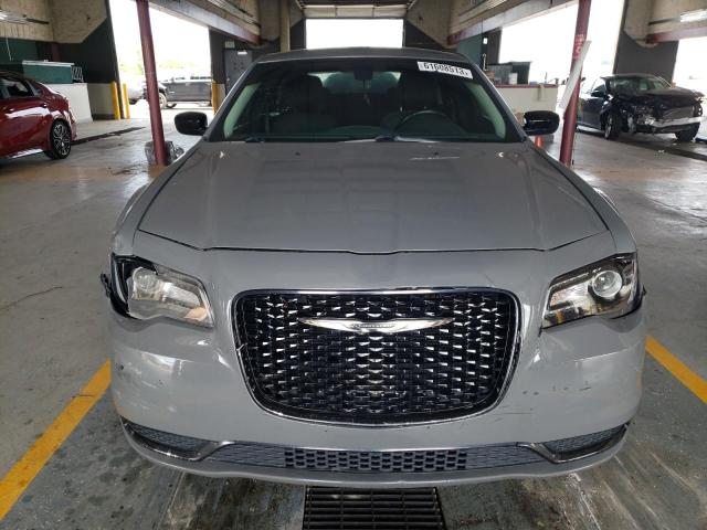 Photo 5 from auction – 2019 CHRYSLER 300 TOURIN with VIN 2C3CCAAG3KH590641