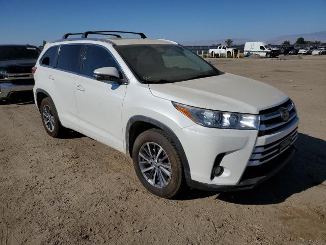 Photo 4 from auction – 2017 TOYOTA HIGHLANDER with VIN 5TDKZRFHXHS525639