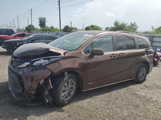 TOYOTA SIENNA LE 2021 with VIN 5TDKRKEC4MS008540 - Photo from auction