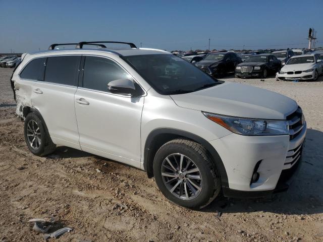 Photo 4 from auction – 2018 TOYOTA HIGHLANDER with VIN 5TDKZRFH9JS530689