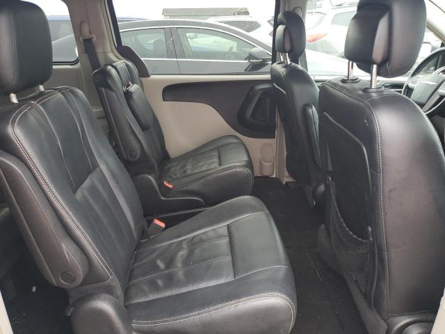 Photo 11 from auction – 2016 CHRYSLER TOWN & COU with VIN 2C4RC1BG1GR228670