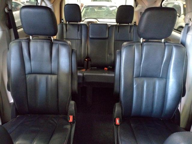 Photo 10 from auction – 2014 CHRYSLER TOWN & COU with VIN 2C4RC1BG4ER403460