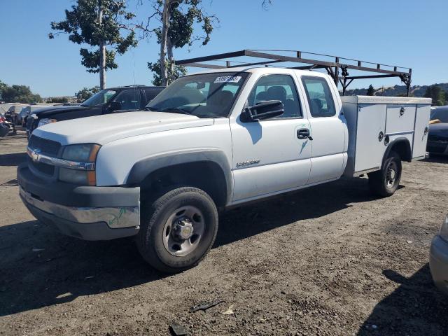 CHEVROLET SILVERADO 2004 with VIN 1GBHC29U84E388166 - Photo from auction